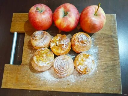Булочки с яблоками и корицей в духовке
