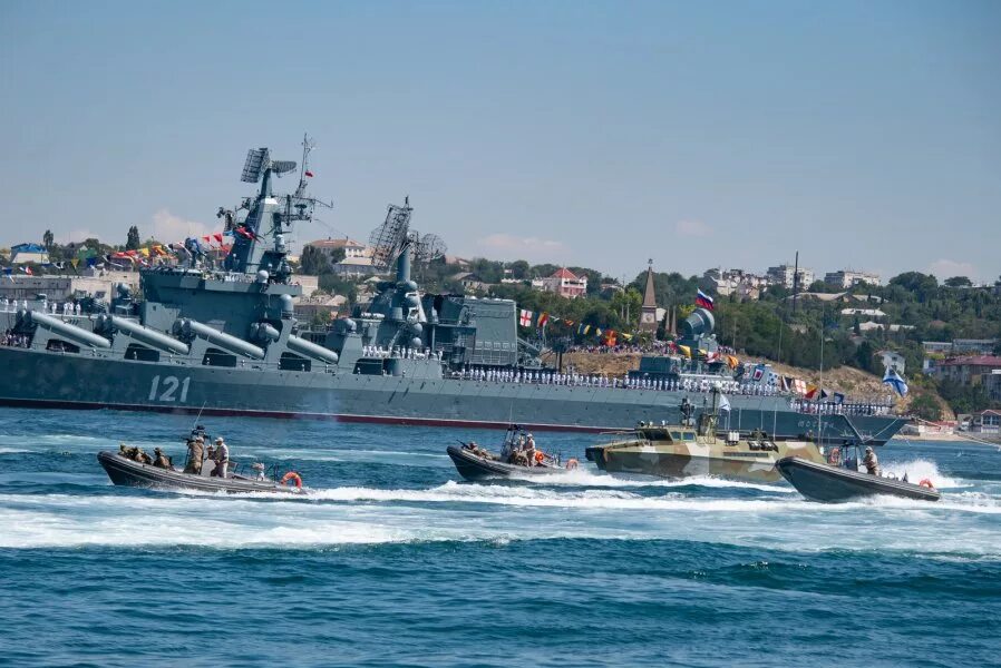 Корабль севастополь сегодня. Черноморский флот вмф севастополь. военная морская база черноморского флота севастополь. севастополь корабли черноморского флота. черноморская флотилия вмф россии.