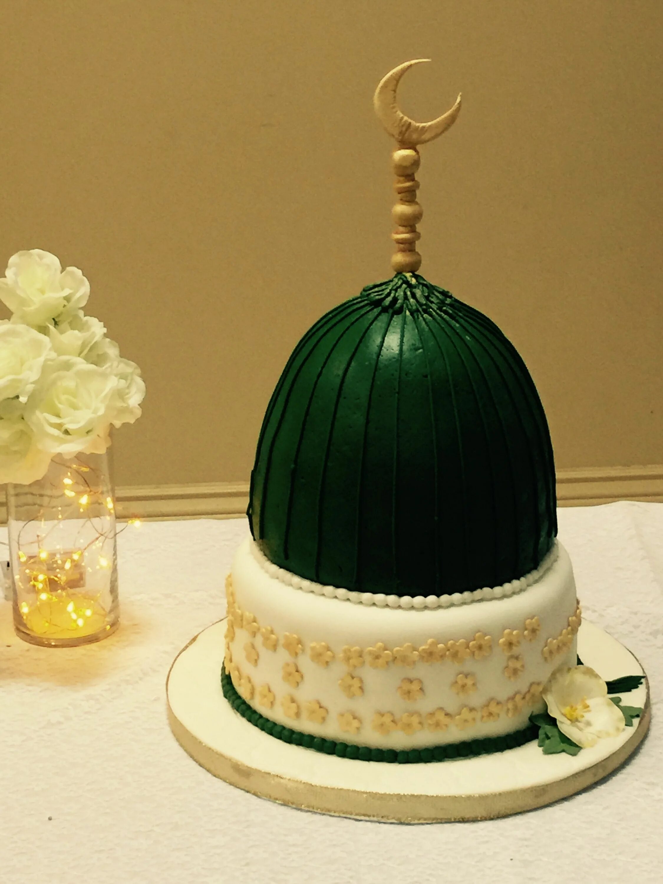 Поделка на уразу. Мусульманский торт. Торт в мусульманском стиле. Мусульманский декор на торт. Торт для мусульманина.