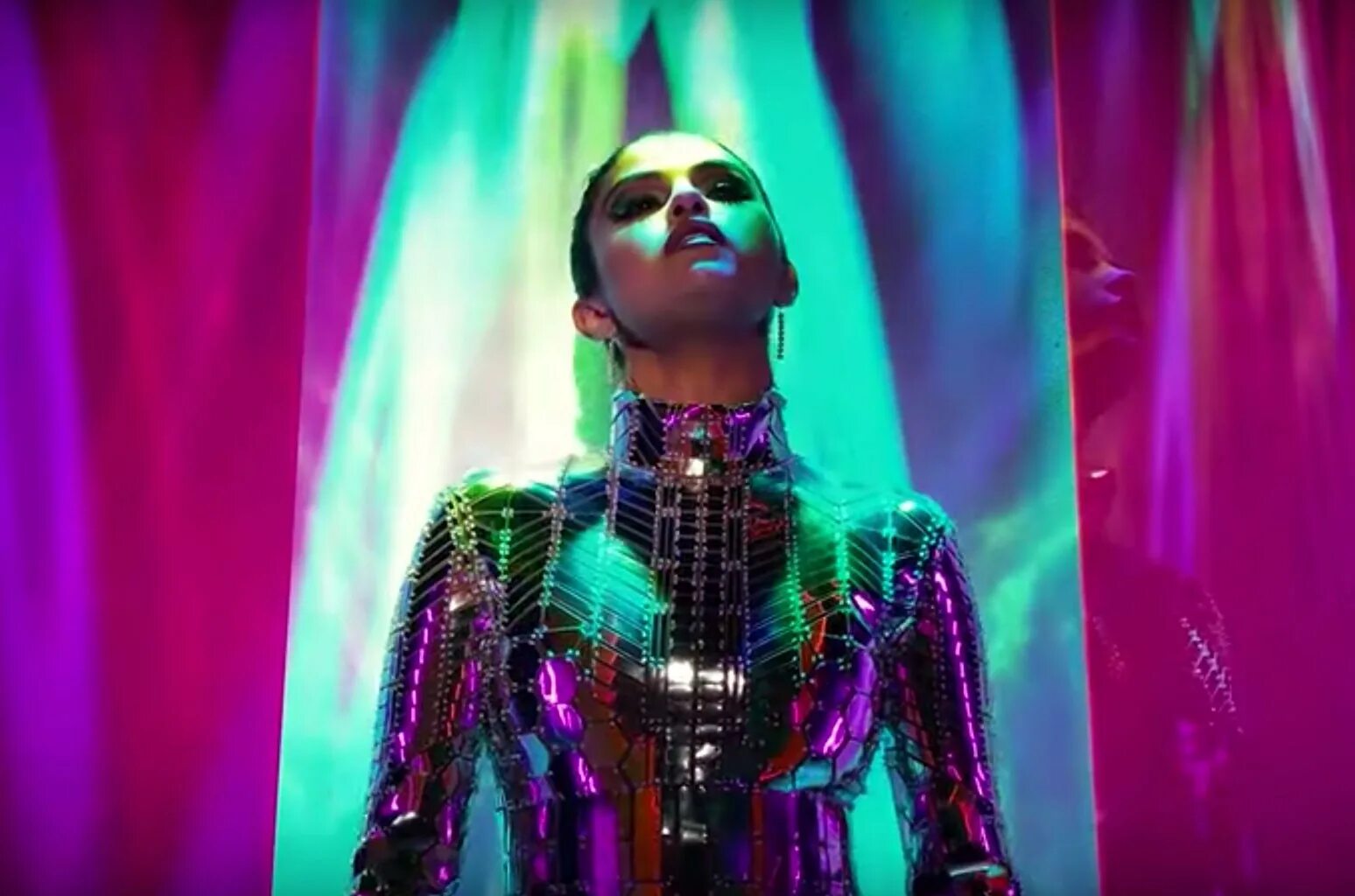 Песня odctari look. Клип look. Taylor swift look what you made me do обложка. Песня odctari look. Песня odctari look.