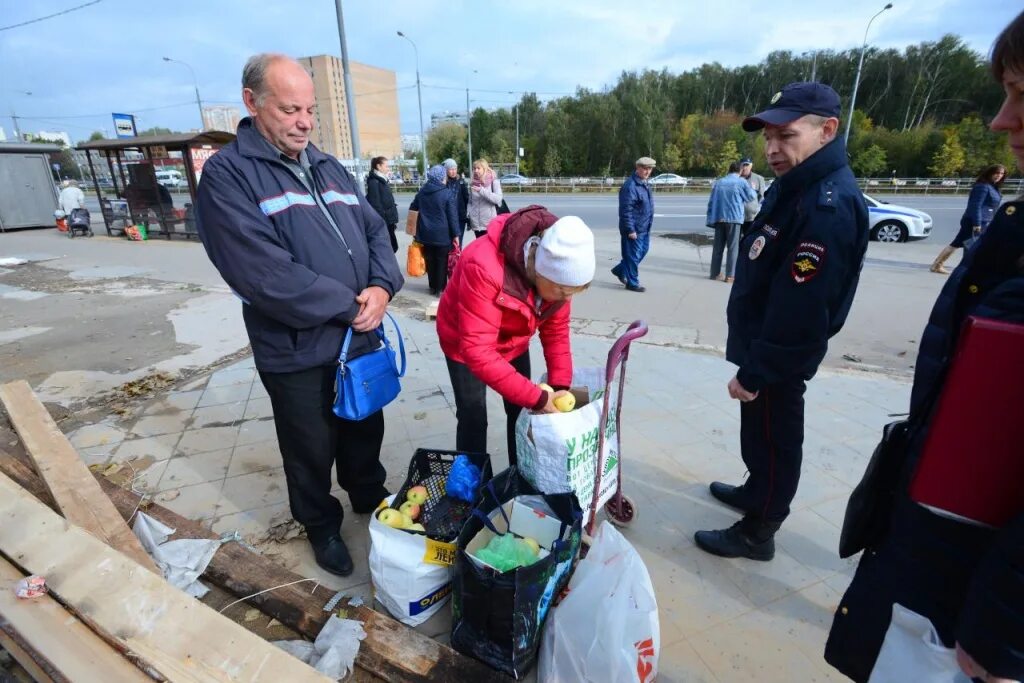 Лианозовский рынок, Москва. Лианозовский вещевой рынок. Рынок Лианозово сносят. Садовников Лианозовские.