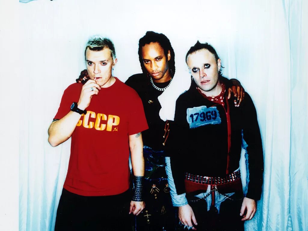 Группа в 2002 г. Группа the Prodigy. Группа the Prodigy 1990. Продиджи состав группы. The Prodigy 2004.