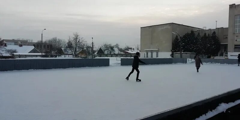 Каток на соколе в липецке. Каток сокол открытый. Каток ск сокол липецк. Мбу ск сокол липецк. Ледовая площадка спорткомплекса «сокол».