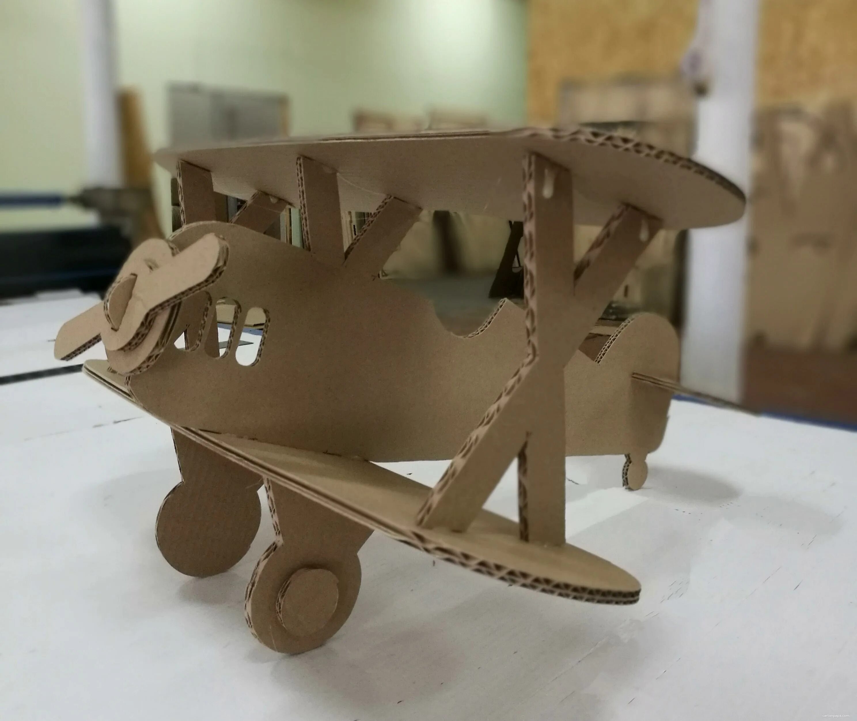 макет самолёта из картона. самолет из картона. военный самолет из каброна. картонный самолет. поделка самолет из картона.