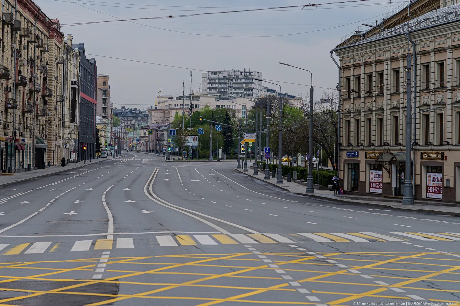 Улица. Улица города без людей. Улицы Москвы без людей. Москва без людей. Город без зелени.