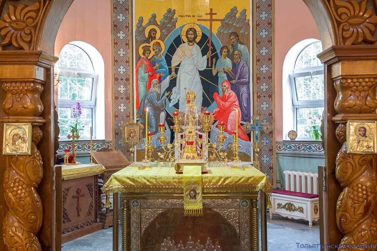 Алтарь с иконами