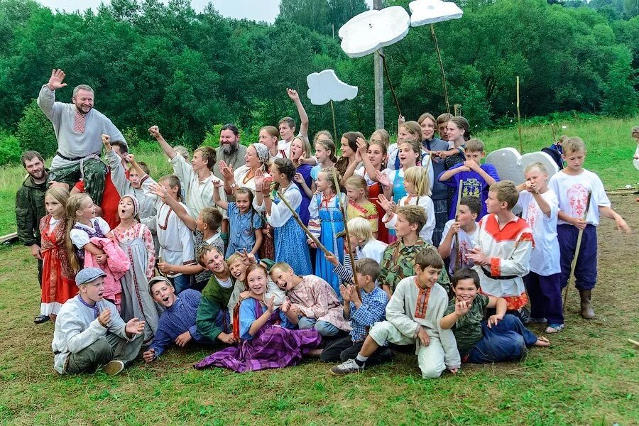 Camp camp rus. Лагерь русская земля. Детский христианский лагерь. Традиционный лагерь. Лагерь в русском стиле.