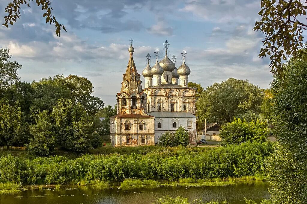 Песня в этом храме старинным. Церковь Сретения Господня Вологда. Церковь Сретения Христова село Городня Тверь. Церковь Сретения Господня (Ирбит). Церковь Сретения Господня Дмитров.