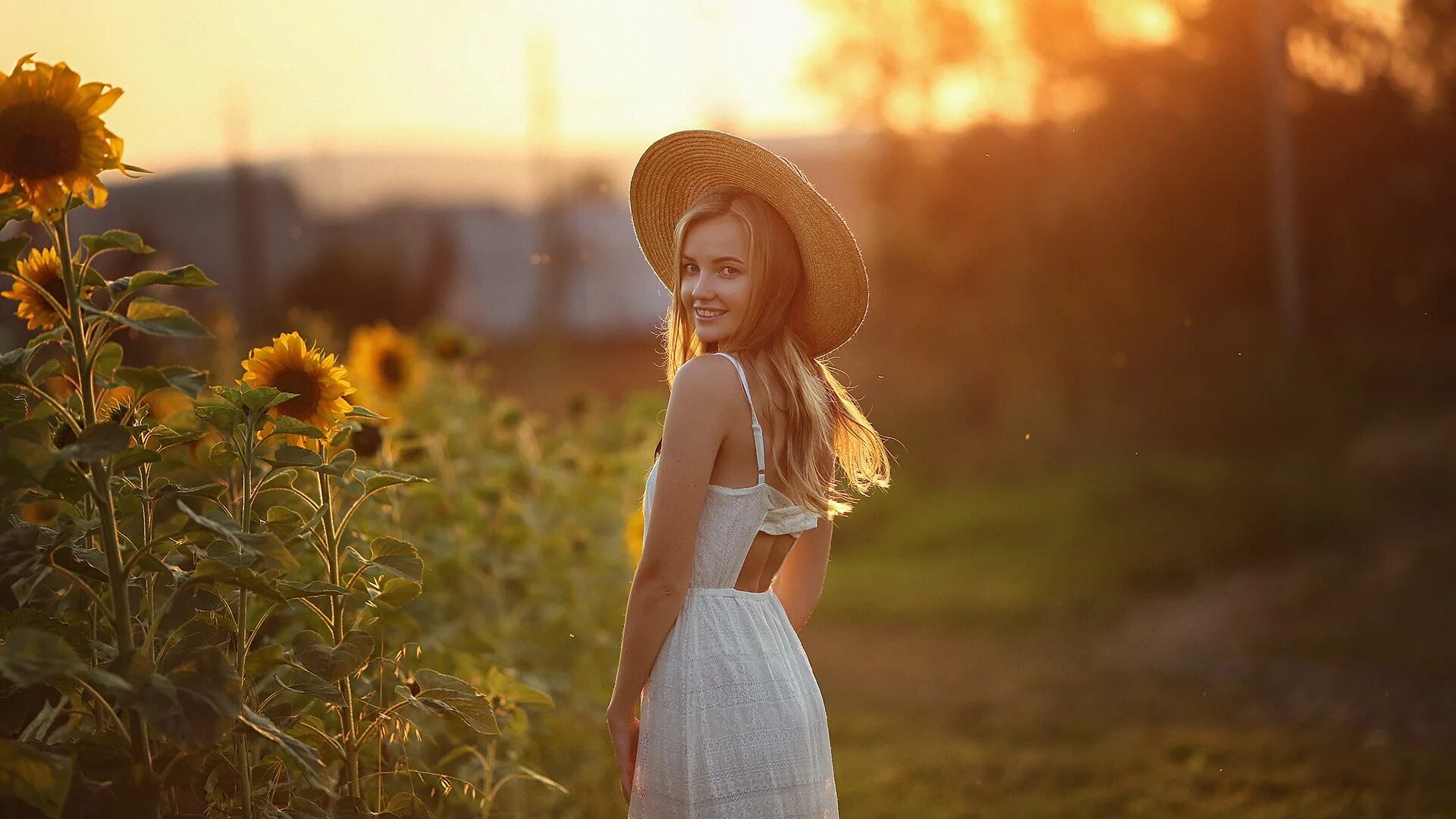 18 августа девушка. Фотосессия в поле в шляпке. девушка в сарафане и шляпе. девушка в шляпе в поле. фотосессия в поле в платье и шляпе.