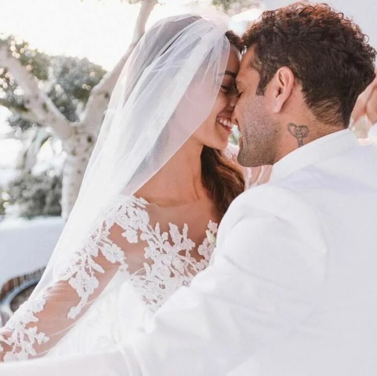 Даня со свадьбой. Даня со свадьбой. Свадьба дани. Свадьба дани милохина. Джоана санз дани алвес.