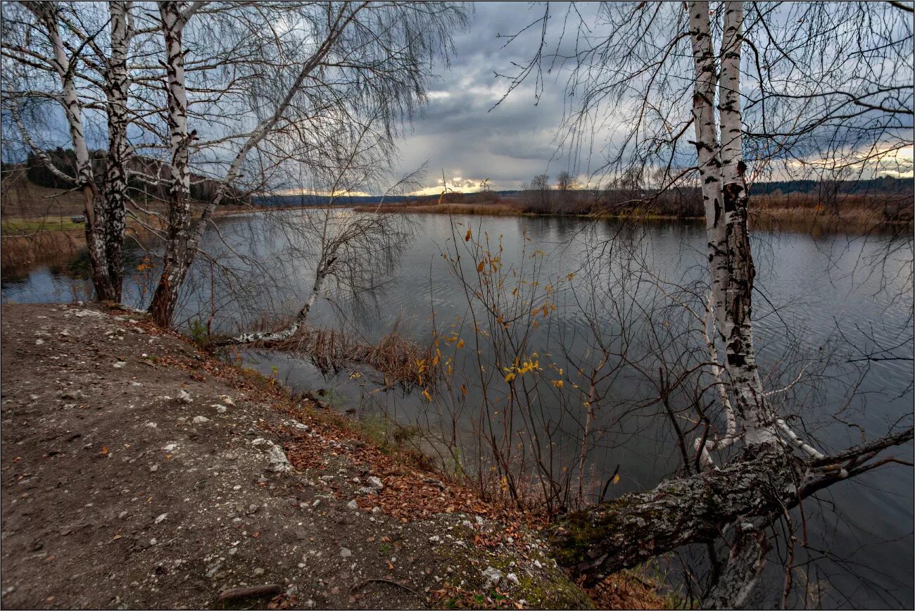 Река пасол Стрежевой. Поздняя осень. Поздняя осень в Твери. Поздняя осень озеро.