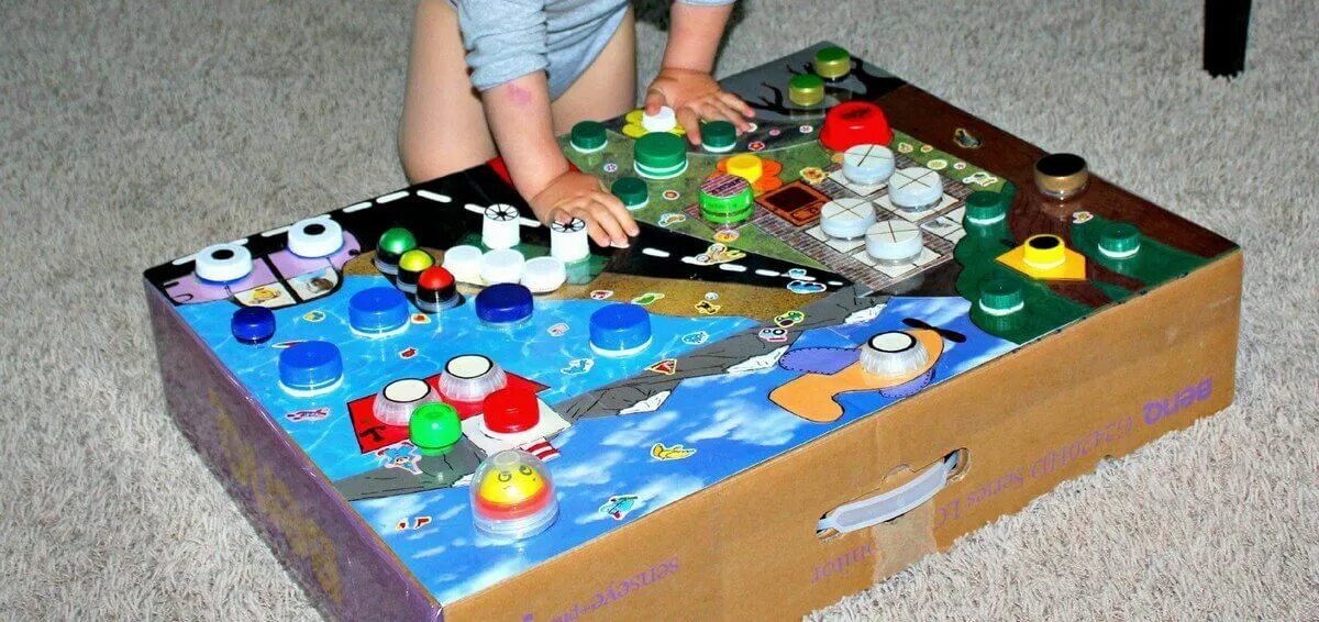 Развивающие поделки для детей. Игрушки для сенсорного развития. Идеи для самодельной настольной игры. Монтессори игры для детей 2-3 лет. Развивающие игрушки из картона.