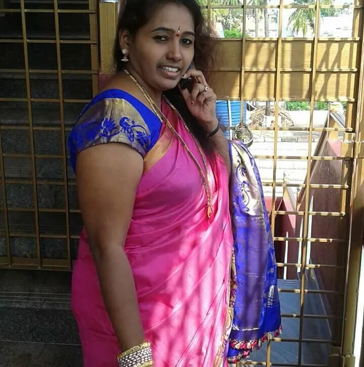 Сари дези мом. Tamil. Indian beautiful aunties. Indian village randi. Indian desi village aunties.