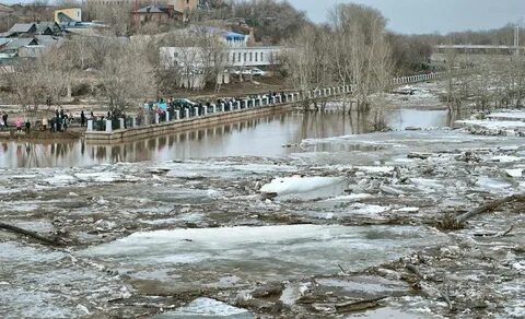 Наводнения чаще бывают на реках текущих