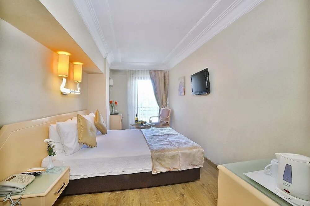 The time hotel 3. Нячанг вьетнам голден рейн. Гостиница голден тайм ресторан. Тайм отель стамбул. The time hotel laleli 4 стамбул.