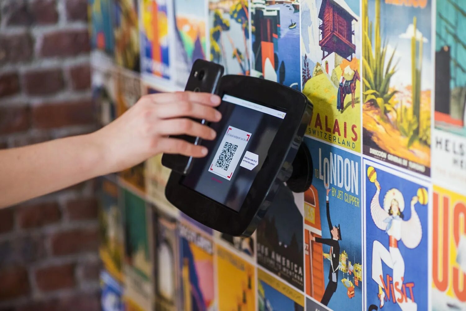 Сканирование кьюар. Сканер qr. сканирование qr кодов. стационарный считыватель йк кодов. аппарат для считывания qr кодов.