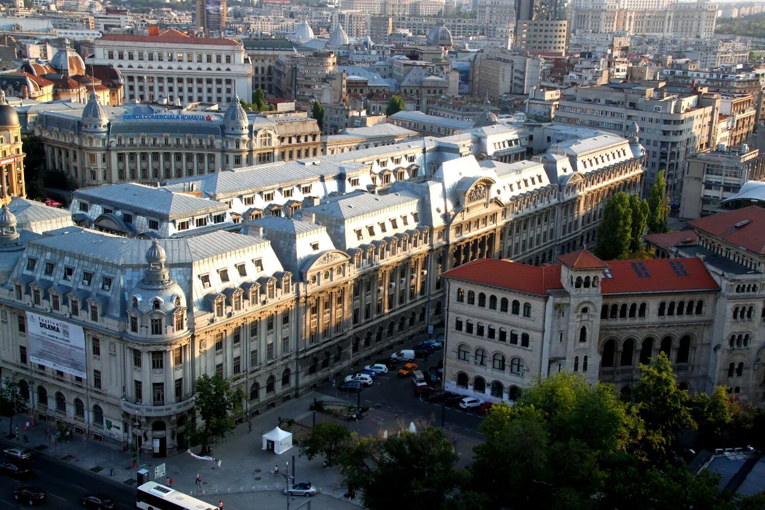 Бухарест. Румыния столица. Здание в Бухаресте. Бухарест турист.