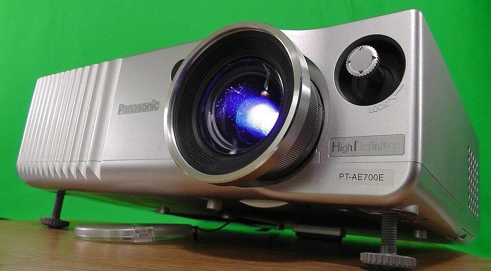 Проектор benq ms560. Светильники танки 3 д. Ночник танк т-34. Pz. Смартфон танк с проектором.