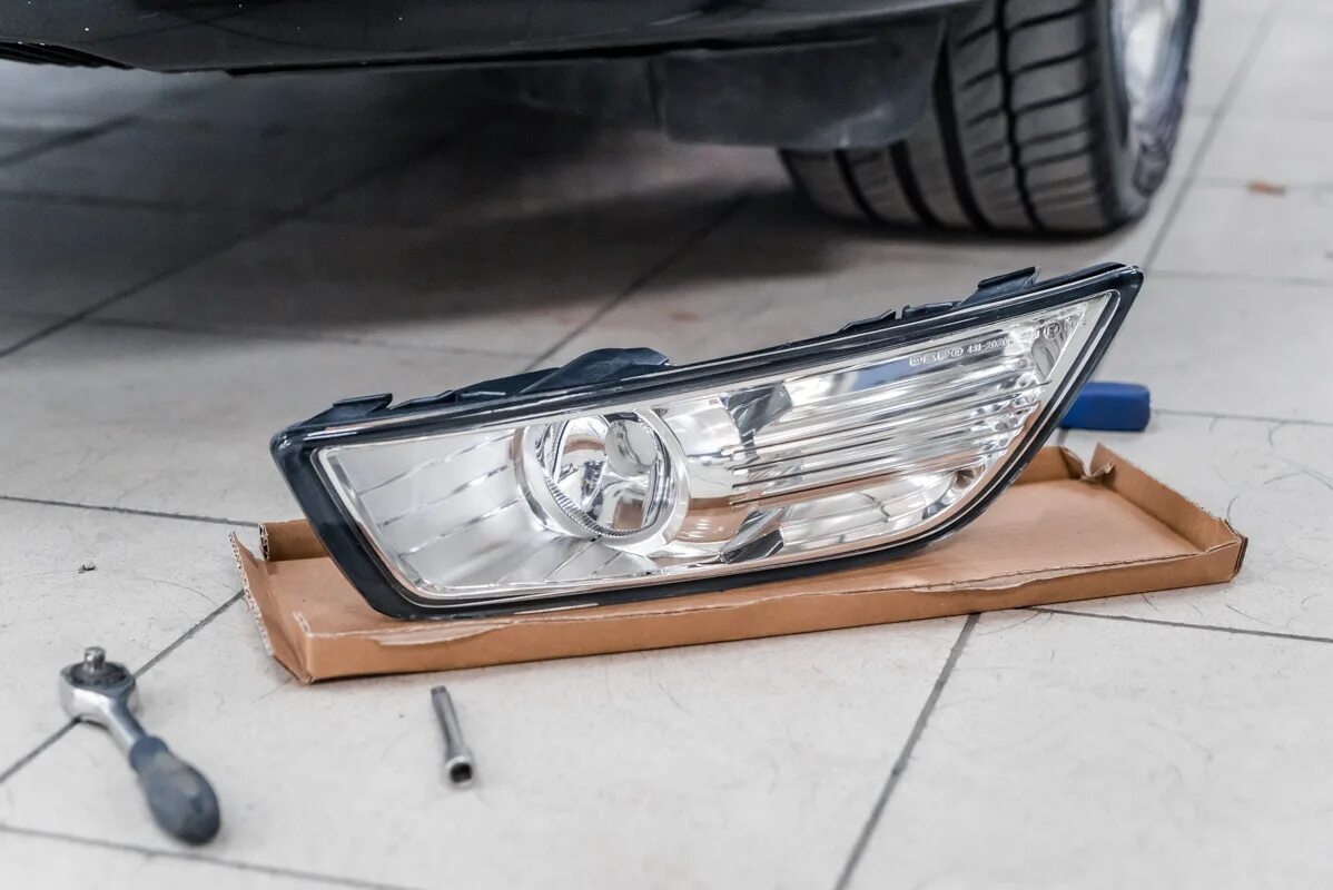 Fog Lamp Replacement (Electrical equipment / Headlights and lighting / Ford Mond