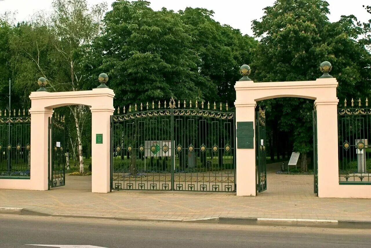 Парк красный партизан. Парк на красных партизан краснодар. В парк красного партизана. Парк красный партизан. Сквер красная краснодар.