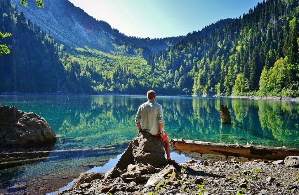 Люди на красивой природе. Наедине с природой. Человек и природа. Красивая природа с людьми. Уединение с природой.