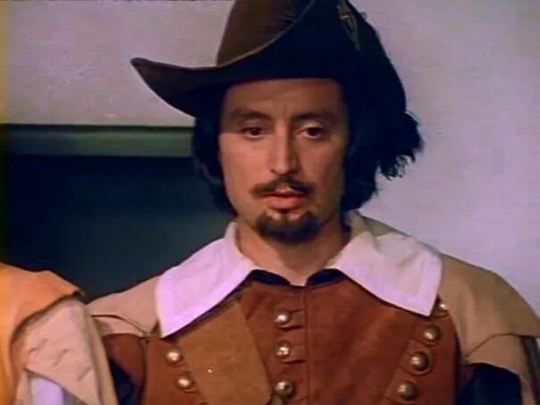 Д артаньян и три мушкетера атос. Три мушкетера атос. Атос мушкетёры 1979. Три мушкетера атос. Три мушкетера атос.