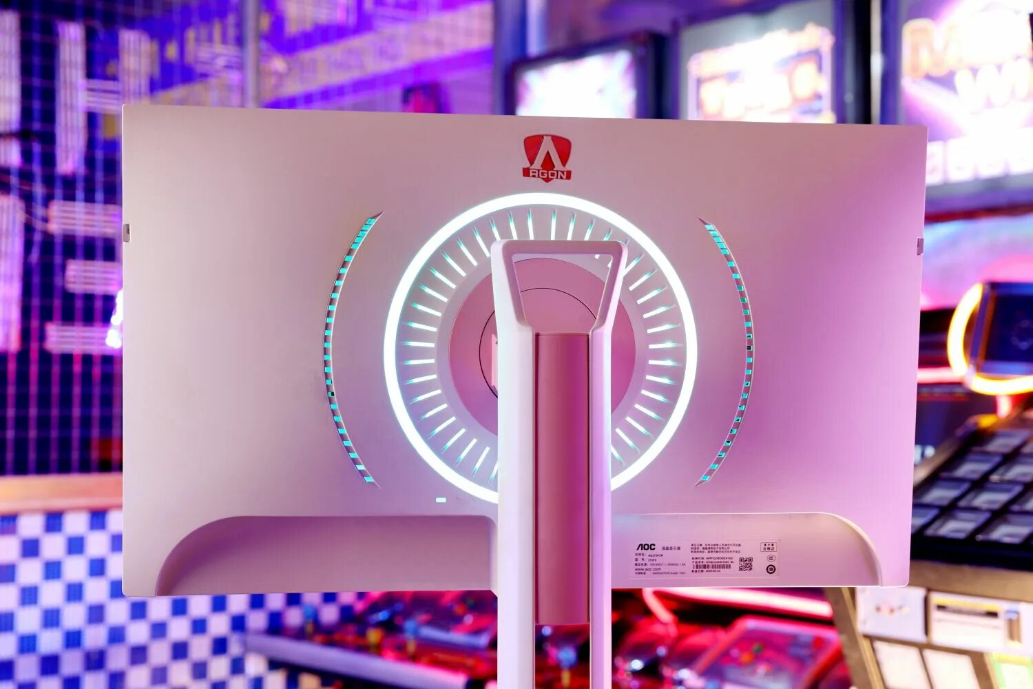 Монитор розового цвета. Agon ag273fxr. aoc agon pink monitor. розовый монитор игровой. ag273qxp review.