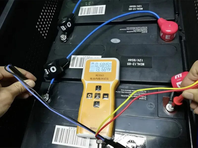 Измерение внутреннего сопротивления аккумулятора. Rc3563 Battery Tester. Тестер внутреннего сопротивления АКБ. Индикатор внутреннего сопротивления батареи rc3563. Щупы для тестера внутреннего сопротивления rc3563.