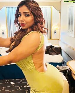 Aayushi jaiswal live