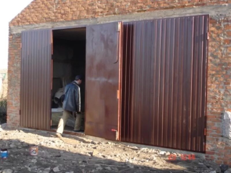 Гаражные ворота из профнастила. Гаражные ворота из профнастила