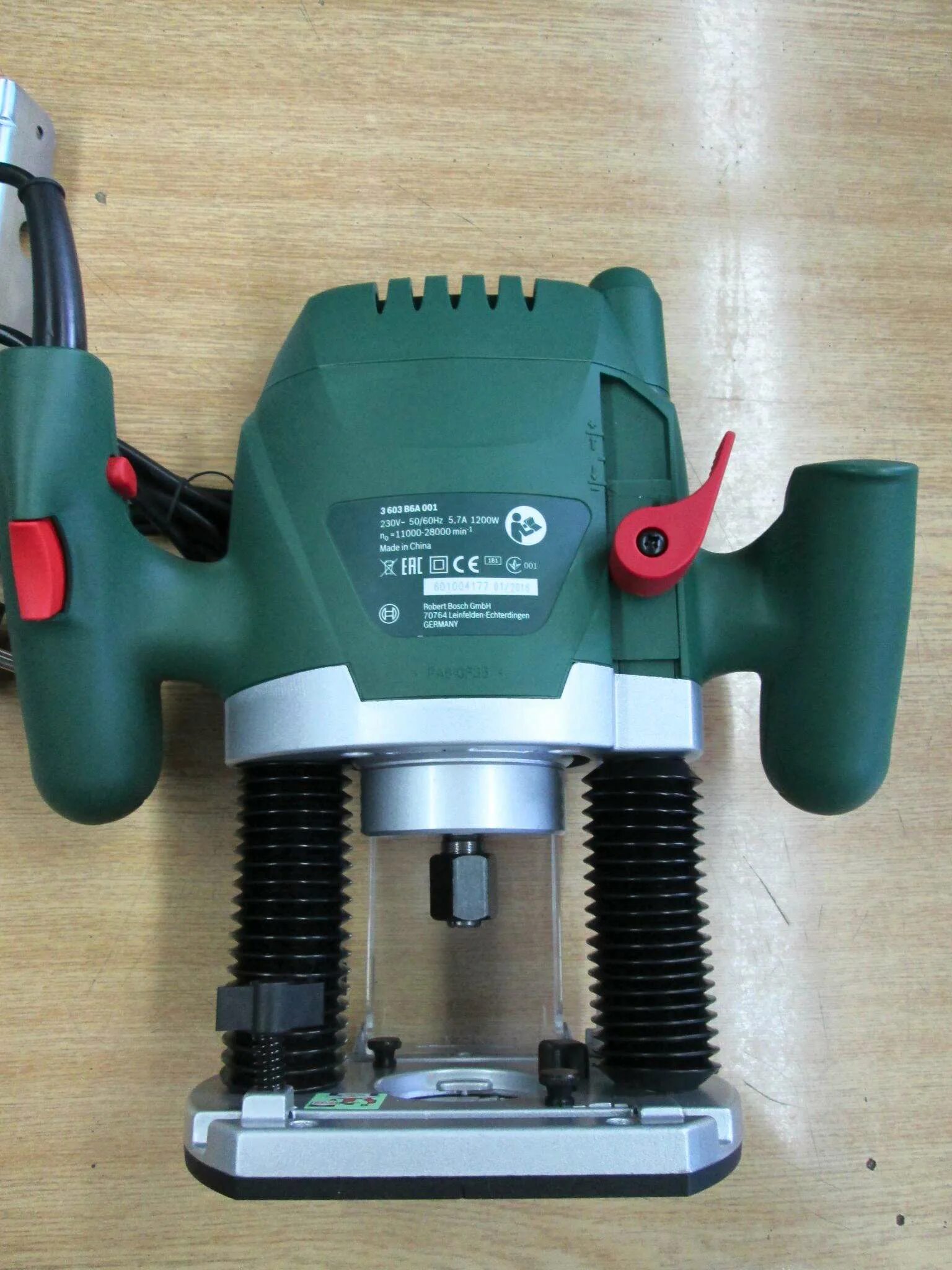 Сетевой фрезер bosch pof 1200 ae 060326a100. Фрезер бош pof1200. фрезер bosch pof1200 ae. фрезер bosch 1200. фрезер бош 1200 ае.