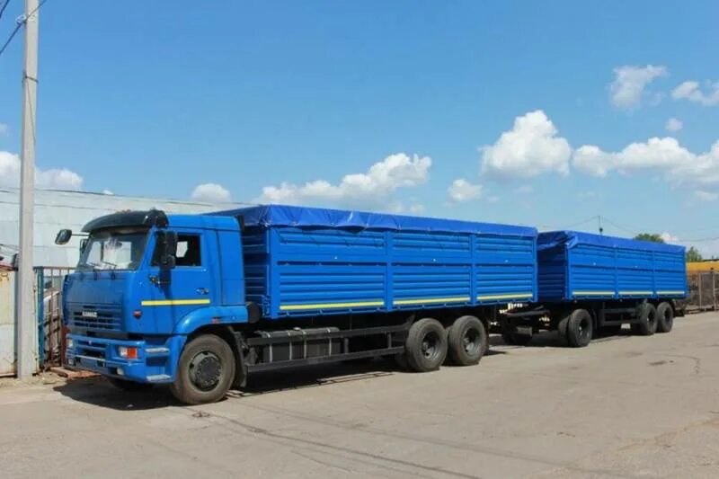 Камаз 65117 зерновоз оранжевый. Камаз 65117 зерновоз. Зерновоз камаз 65115 самосвал. Камаз 65117 бортовой зерновоз с прицепом. Камаз 65115 зерновоз старый.