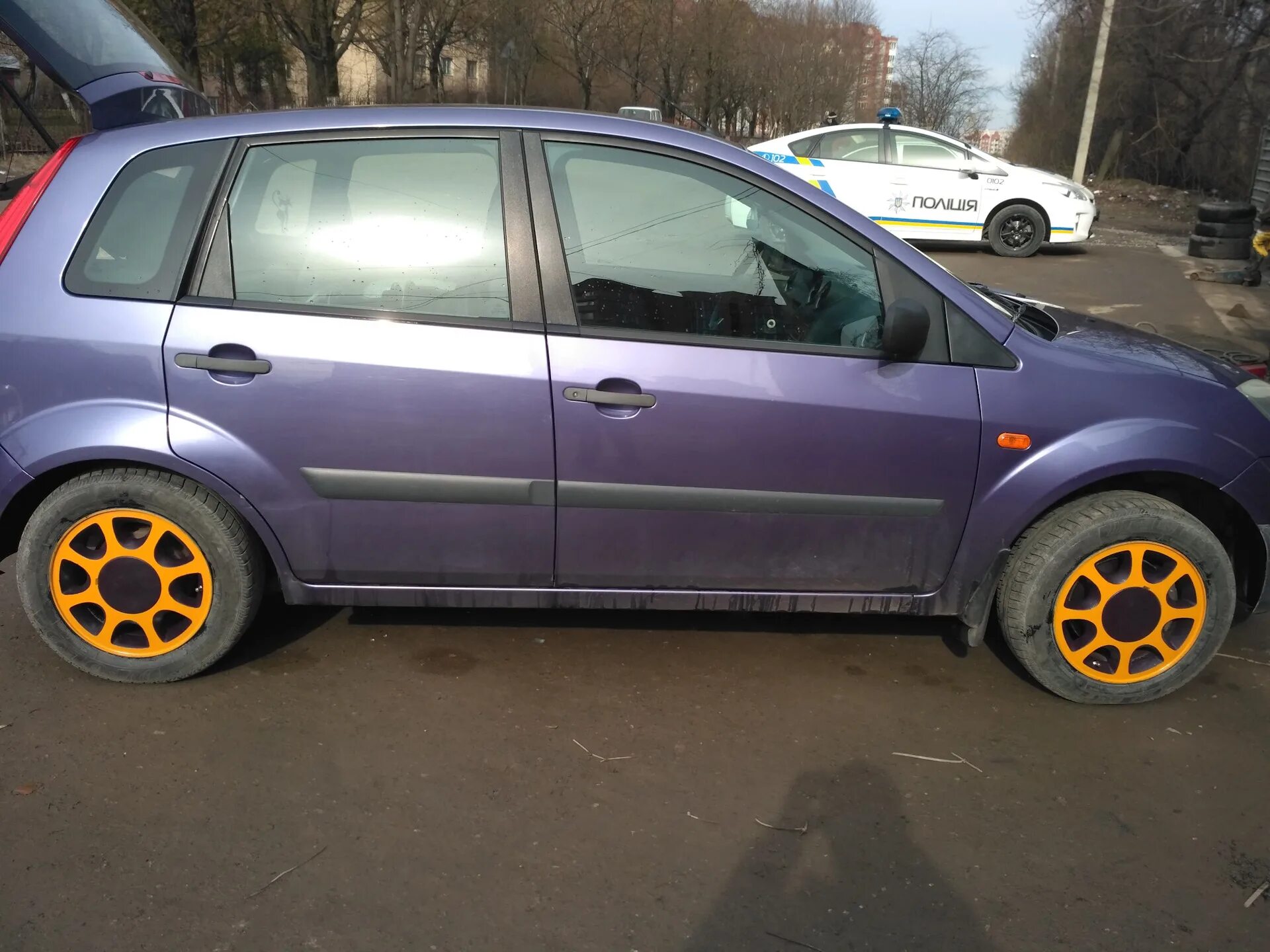 Ford fiesta 2006 185 65 15. Колеса форд фиеста мк5. Колеса форд фиеста мк5. Ford fiesta mk5 колеса r16. Форд фиеста mk5 диски.