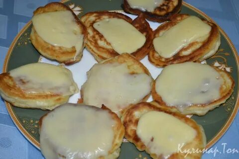 Приготовить оладьи с сыром