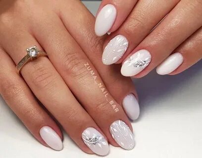 Овальные короткие ногти модные