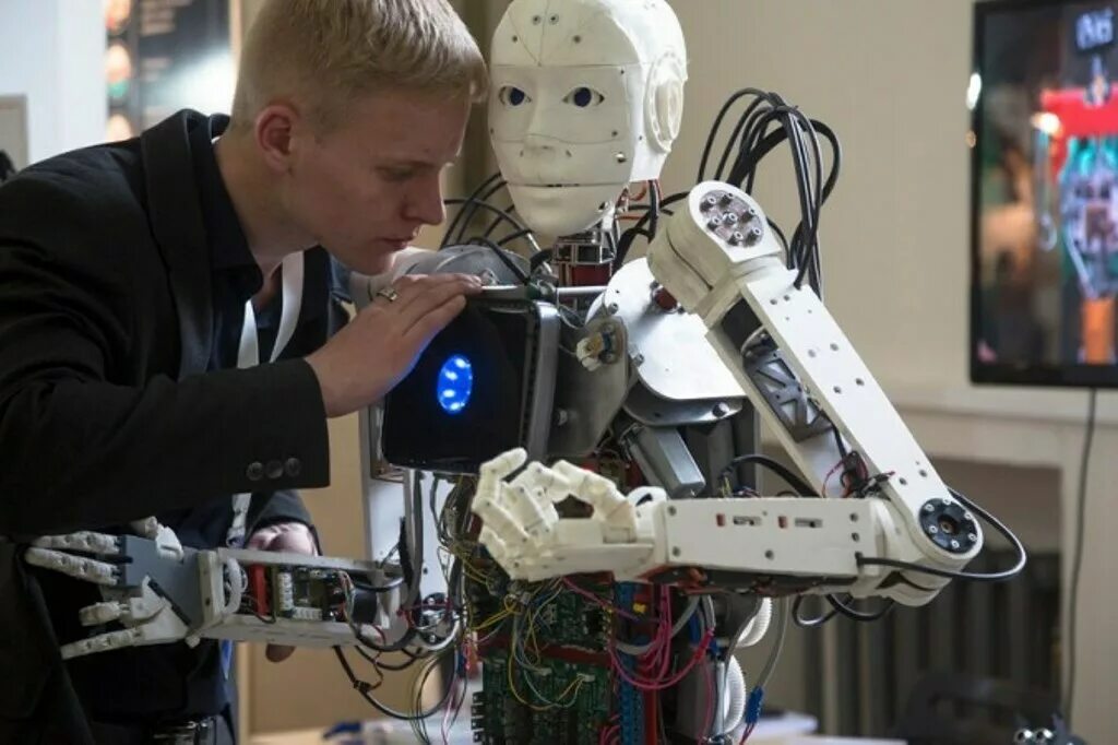 «Робостанция» – выставка про роботов на ВДНХ. Современные роботы. Робот с искусственным интеллектом. Обычного человека сделают роботом