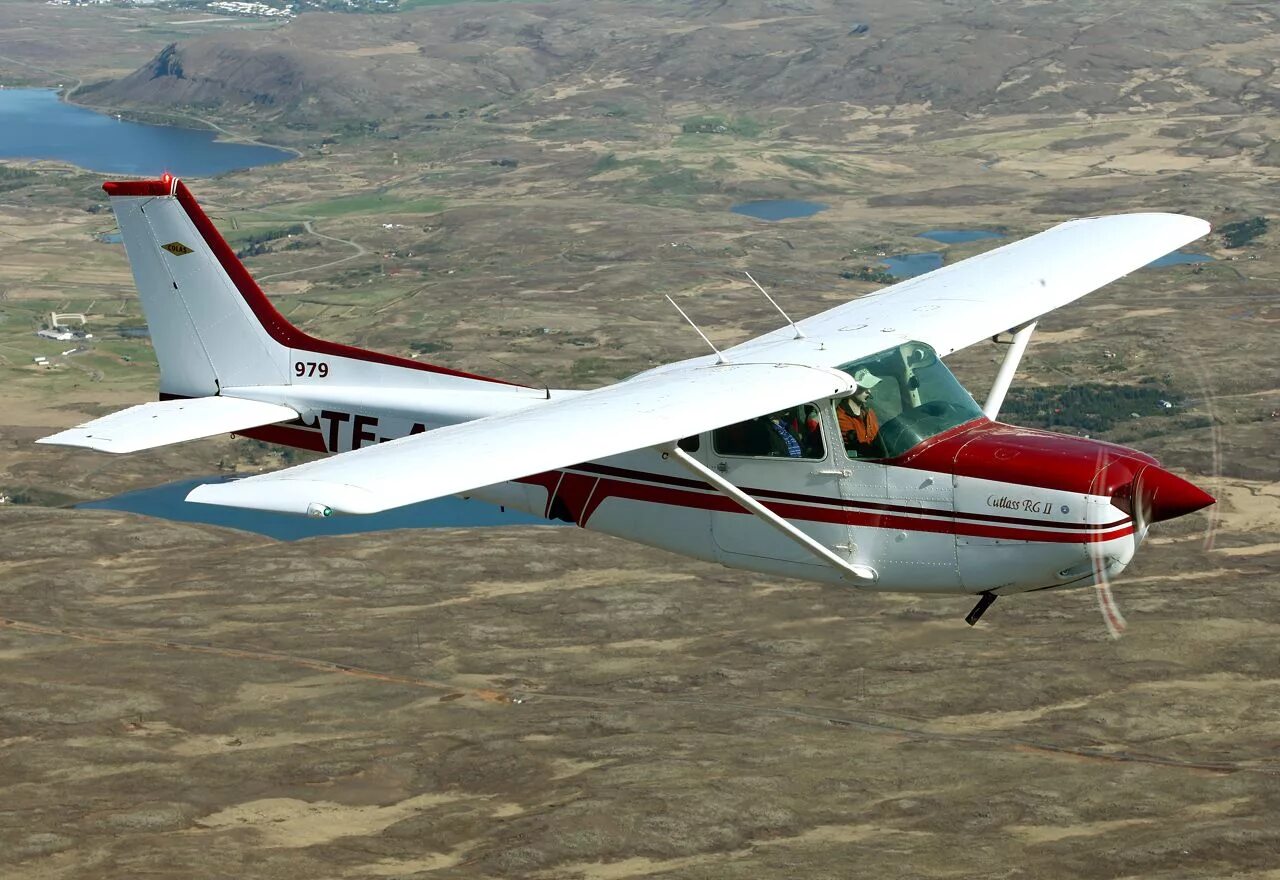Сесна 172. Cessna 172 Skyhawk. Cessna 172 гидроплан. Цессна-172 Скайхок. Cessna 172 s сверху.
