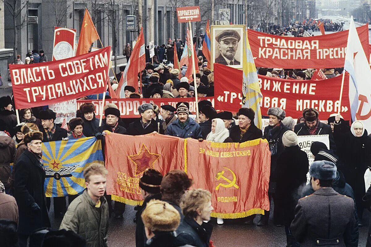 23 февраля 1991. 1992 Год Россия митинги. Разгон митинга 23 февраля 1992 года в Москве. Протесты 1992 в Москве. Митинг 23 февраль 1992 в Москве.