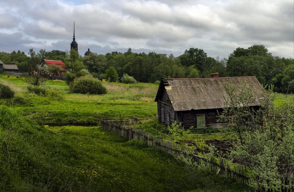 Village московская область. Церковь Хотча Талдомский район. Старая Хотча. Деревни в Подмосковье. Красивые деревни Подмосковья.