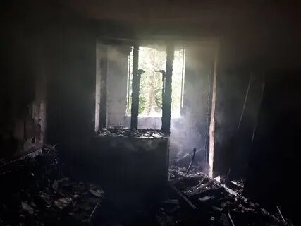 В комнате горело
