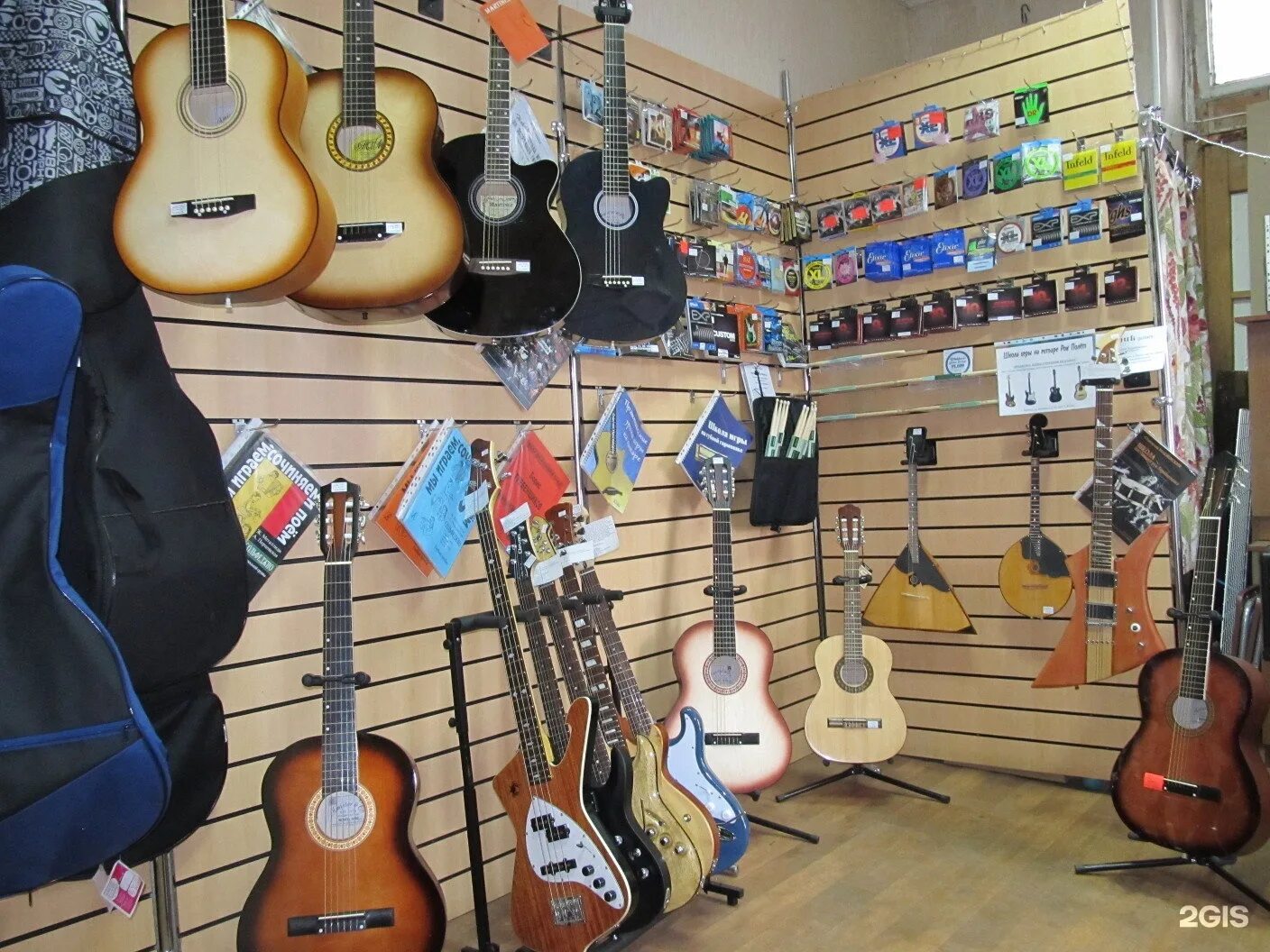 Гитарная лавка брянск. Электрогитары поперечный окрасы. Магазин гитар. Гитарная лавка брянск. Flight tr-1000 teak размеры.