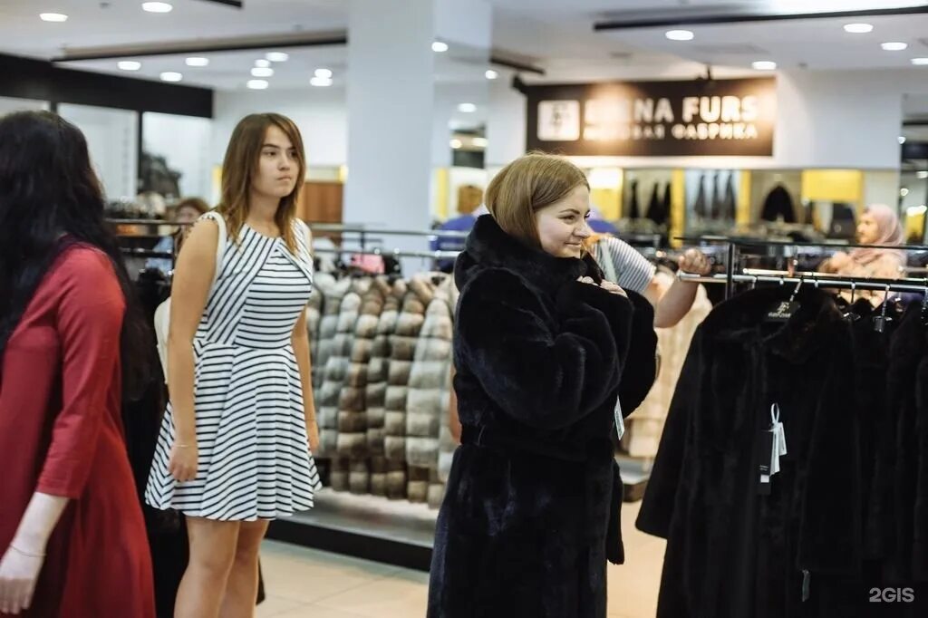 Elena furs магазин. Парикмахерская цум