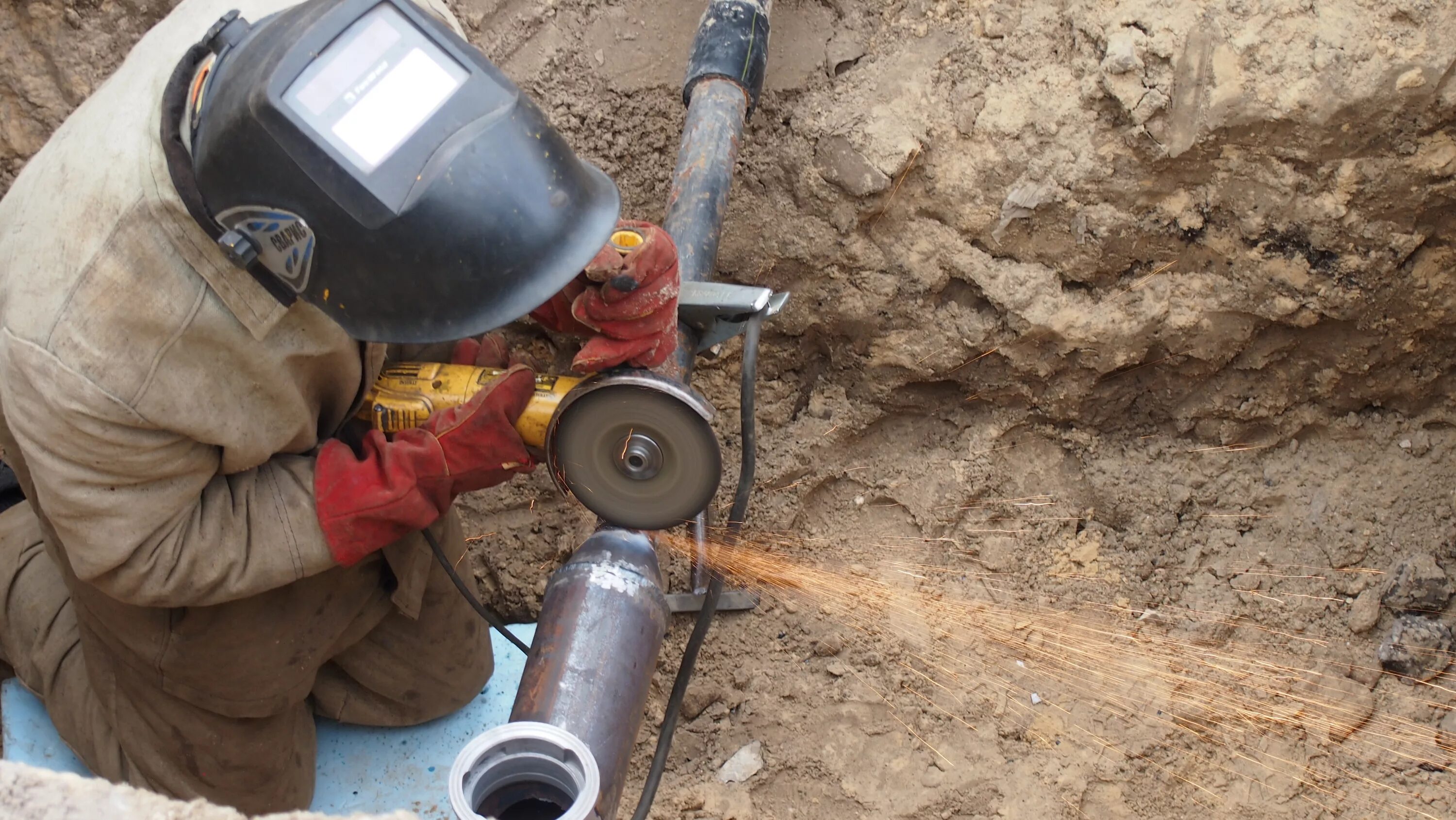 Врезка в сеть. Врезки в газа ду50. технология врезки в газопровод под давлением. холодная врезка в трубопровод под давлением технология. безогневая врезка в магистральный газопровод.