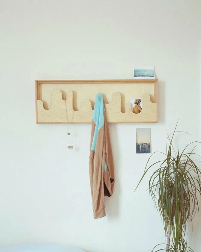 Идеи вешалки. Вешалка чусиг икеа. Креативные вешалки в прихожую. Вешалка для одежды в прихожую. Необычная настенная вешалка.