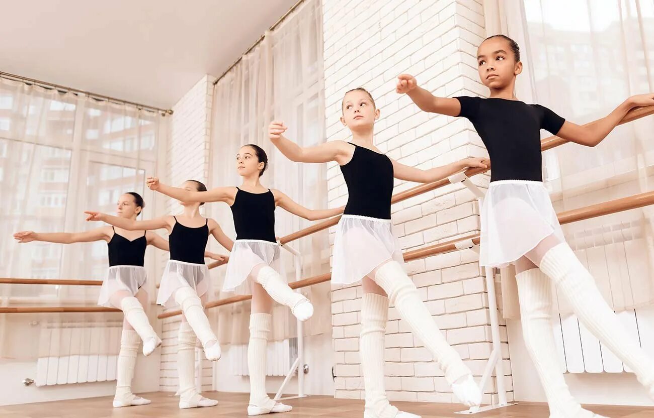 Классическая хореография для детей. Занятия хореографией для детей. Подростки танцуют. Хореография для дошкольников. Танцы детей в детском саду.