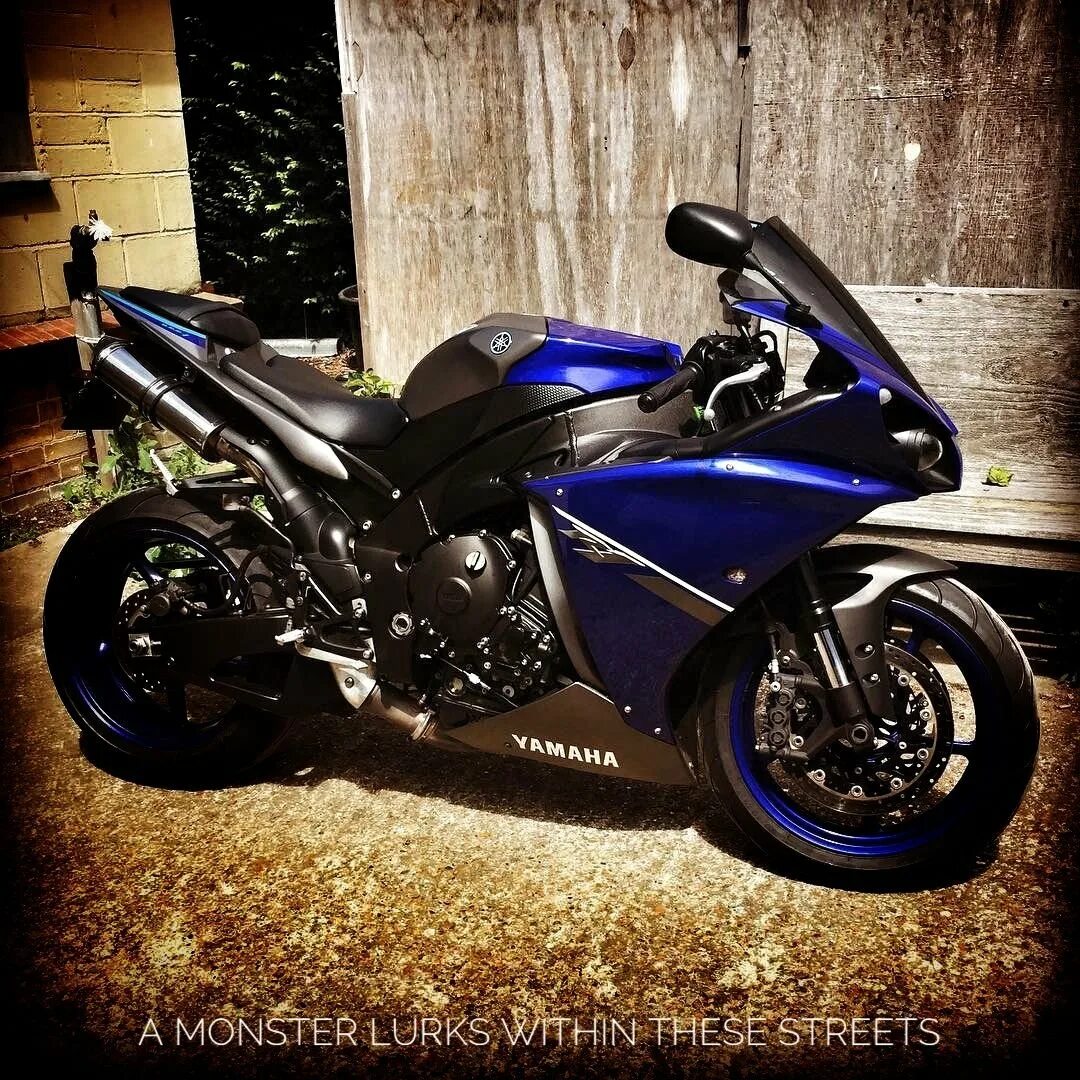 Синий байк. Yamaha r1 синий. спортбайк ямаха r1. ямаха р1 синяя. мотоцикл ямаха r1 синий.