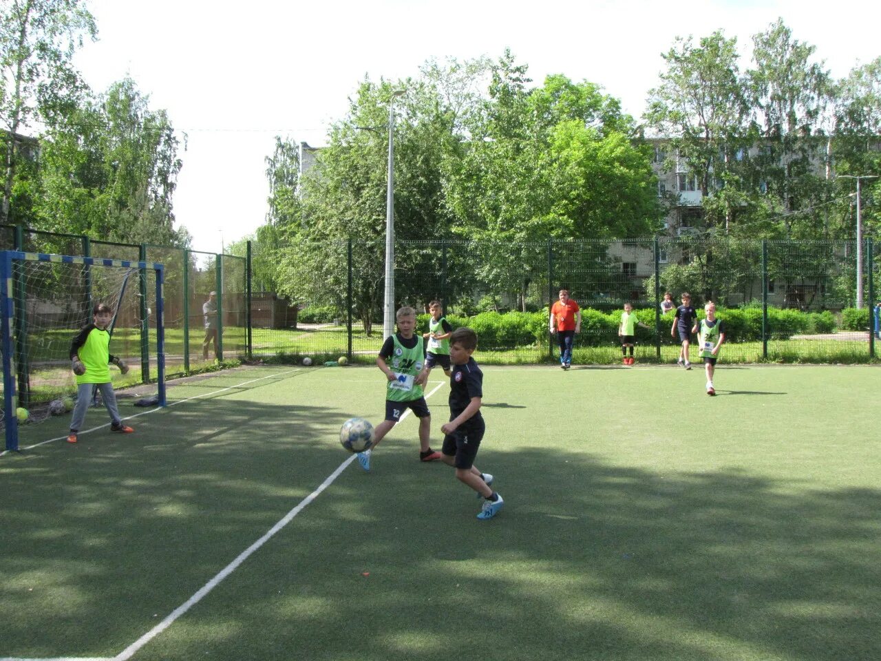 ул футбольная. стадион октябрь москва цска. высоцкого 5 поле футбольное. выкса футболисты 2010 года. футбольное поле бескудниковский бульвар.