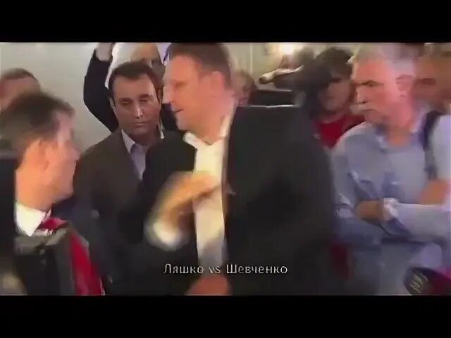Учителя на дорогах получают по морде видео. Лев против лазутин получил по морде. Бешеная женщина мем. Получил по морде видео. Ляшко драка.