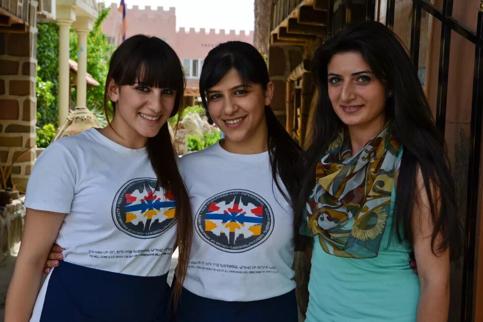 Armenia girls. Армянки. Armenia girls. Армениан герл. Ереван девушки.