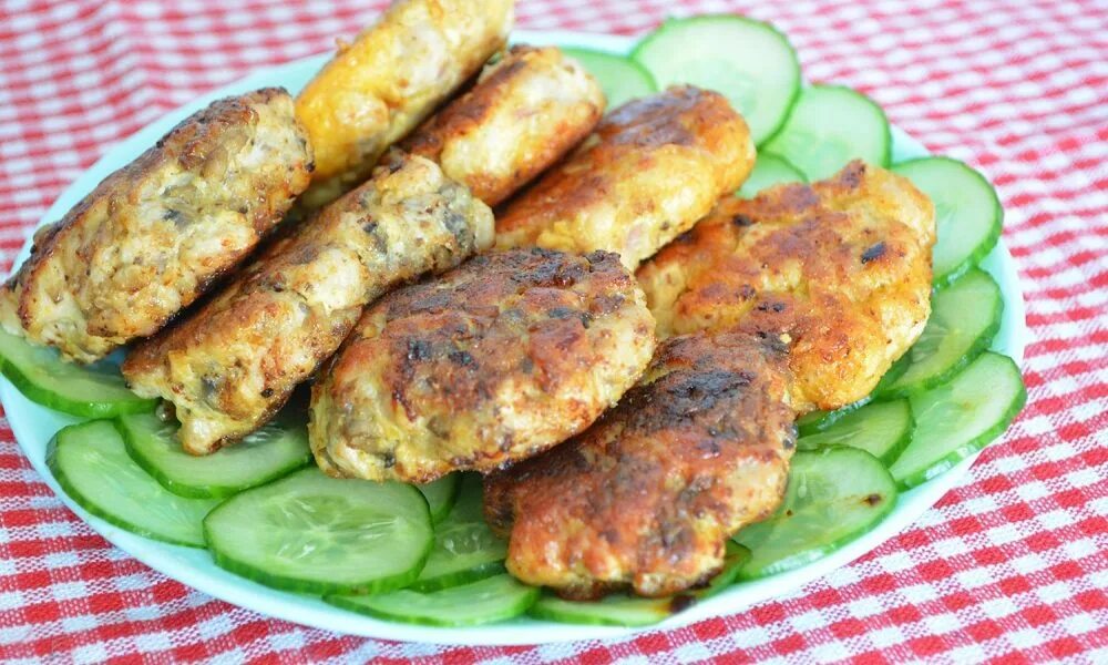 куриные котлеты с сыром на сковороде. рубленные куриные котлеты из филе грудки. сколько жарить рубленные куриные котлеты. рубленные куриные котлеты из филе грудки. рубленные куриные котлеты.